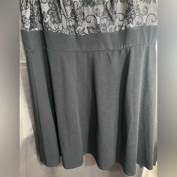 Love Squared Women’s Black and Lace dress size 3X New w/o tags - Picture 3 of 7